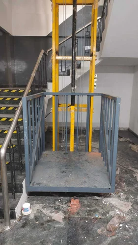 2000 Kg Industrial Goods Lift